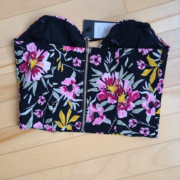 Top - Picture 2 of 2